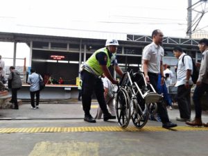 Butuh Kursi Roda di Stasiun, Jangan Ragu Untuk Meminta Kepada Petugas