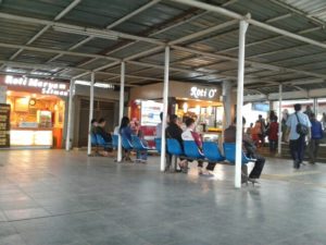 Berbagai Kursi atau Tempat Duduk di Stasiun-Stasiun Commuter Line Jabodetabek