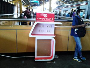 “Charging Booth” di Stasiun Gondangdia Makin Bergaya