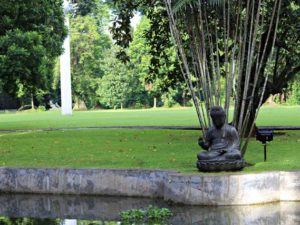 Patung Buddha di Halaman Belakang Istana Bogor