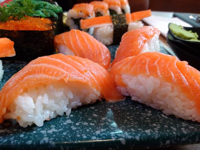 Cara Menikmati Sushi atau Sashimi Supaya Tidak Mual [Eneg]