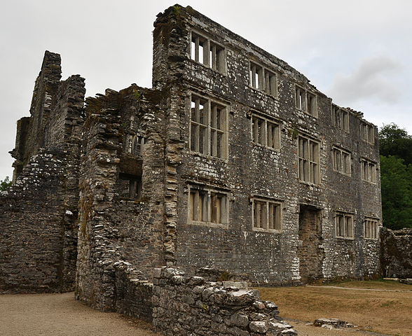 Berry Pomeroy Castle - Puri Paling Angker dan Berhantu di Inggris