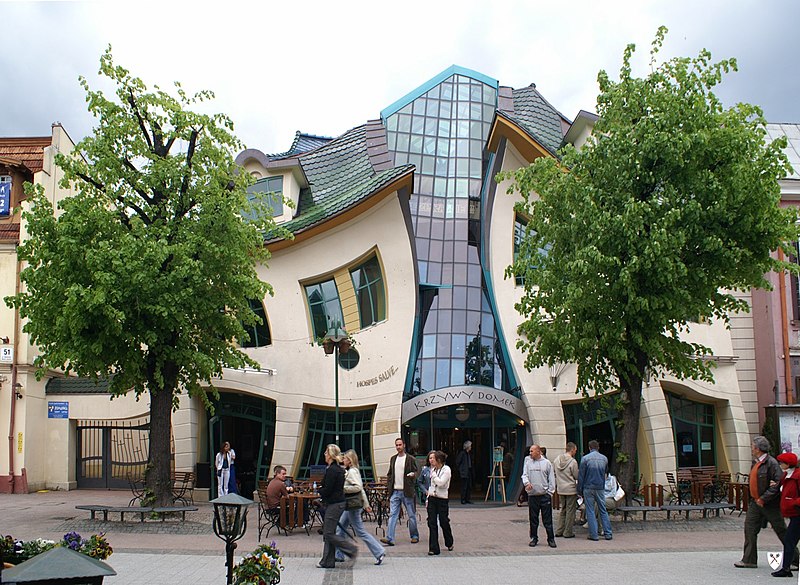 Bangunan Unik : The Crooked House of Sopot (Krzywy Domek)
