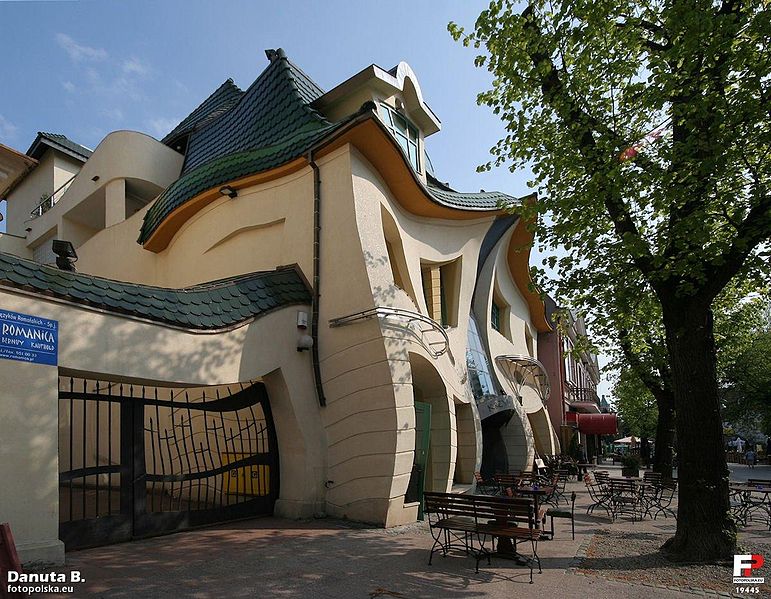 Bangunan Unik : The Crooked House of Sopot (Krzywy Domek)