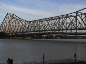 Tempat Menyeramkan Di Kalkuta India : Jembatan Howrah, Sungai Gangga
