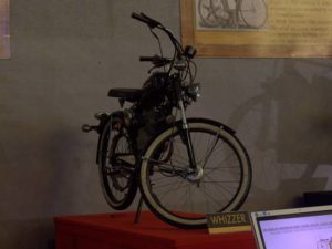 Whizzer : Sepeda Bermesin Pengantar Pekerja