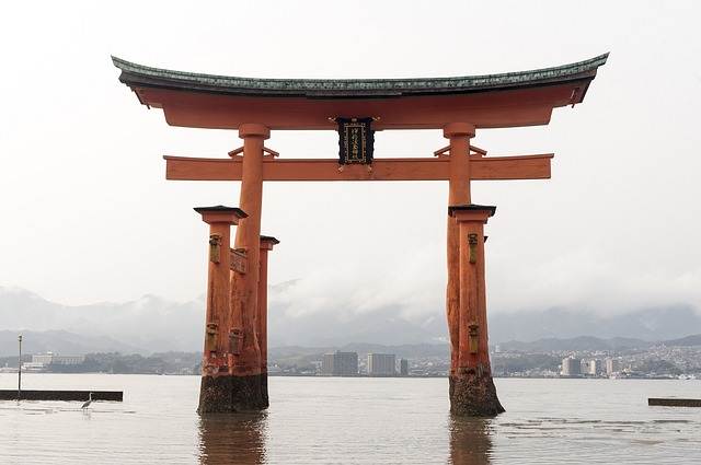 TORII Gerbang  Penanda Batas Wilayah Suci Jepang  UMUM 