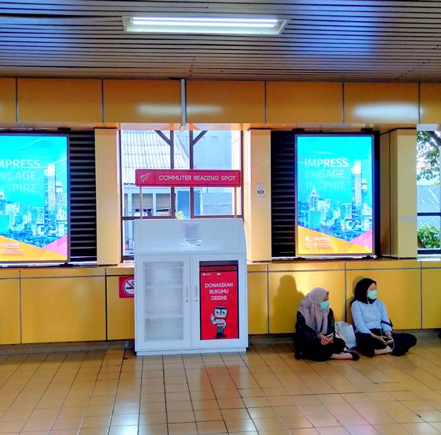 Commuter Reading Spot : Usaha Yang Bagus Menumbuhkan Minat Baca