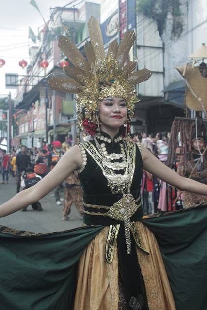 [FOTO] Penampilan "Nyi Pohaci Leuweung Seni" Di Cap Go Meh Bogor 2020